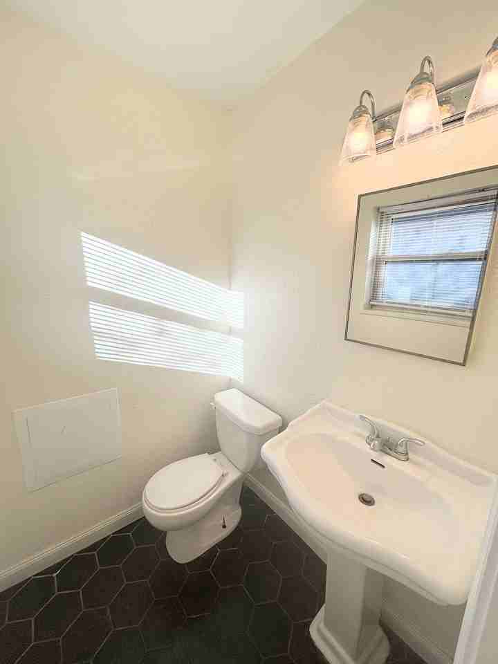 126 Raymond Dr - Photo 7 of 11