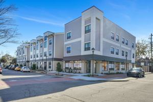 featured image of 601 E 39th St