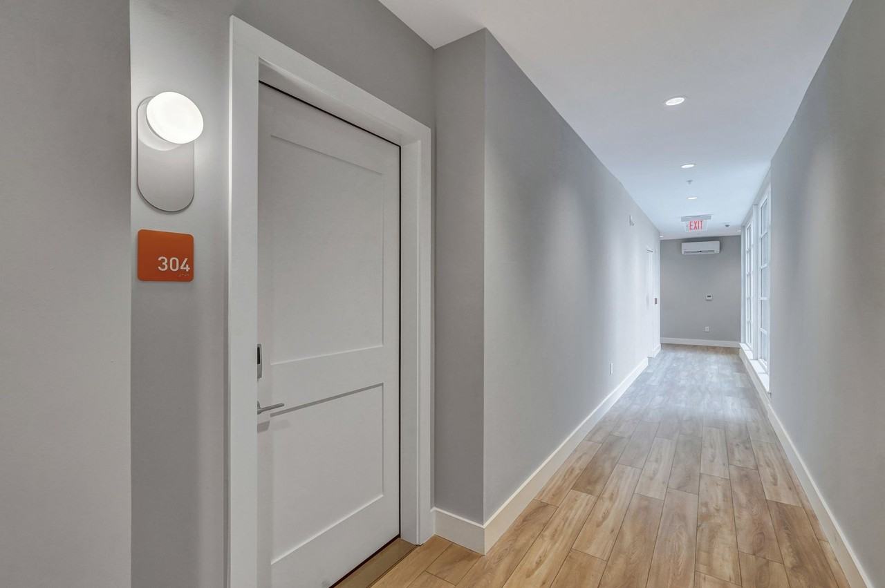 601 E 39th Street - Photo 5 of 50