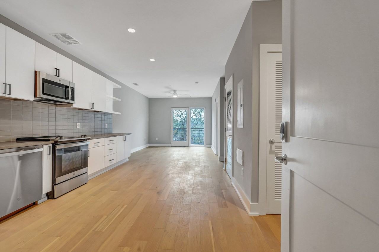 601 E 39th Street - Photo 6 of 50