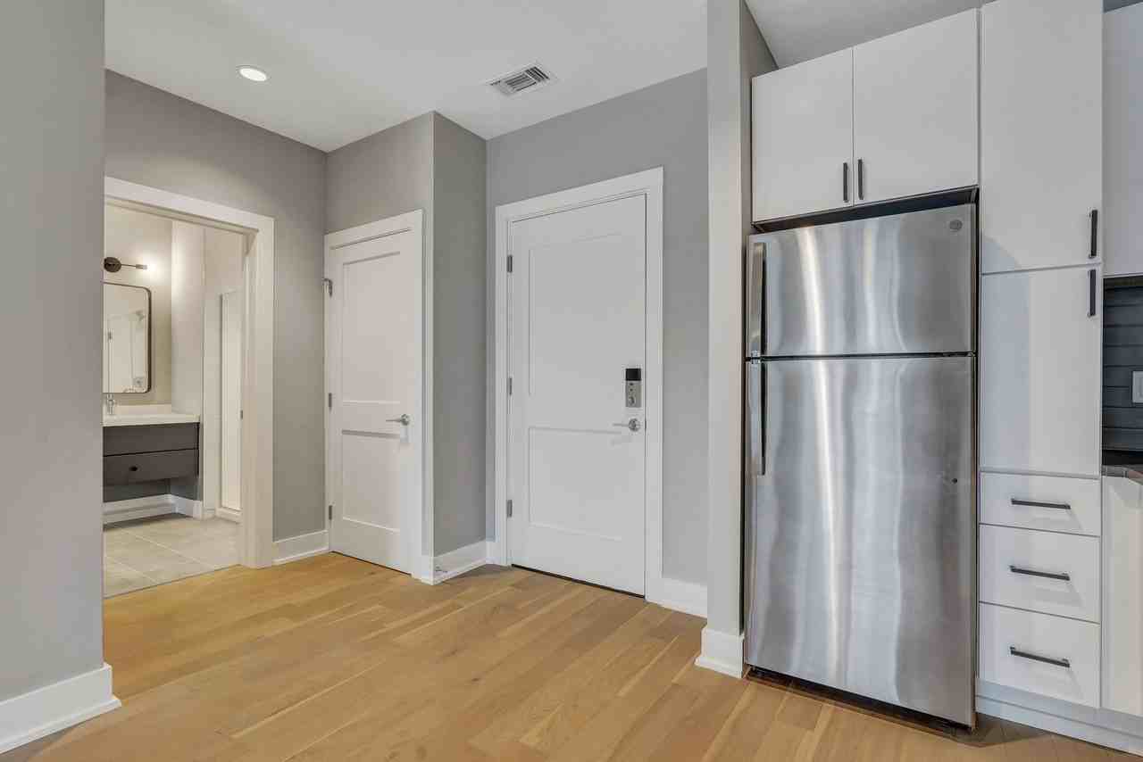 601 E 39th Street - Photo 7 of 50