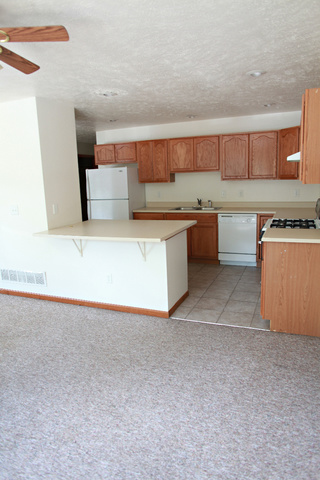 208 N Kendall Ave - Photo 2 of 17