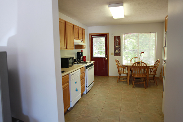 208 N Kendall Ave - Photo 3 of 17