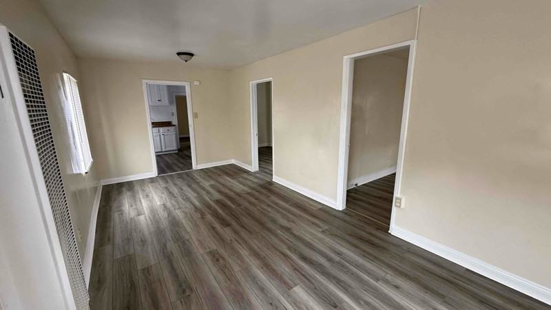 1080 W 7th St - Photo 3 of 11