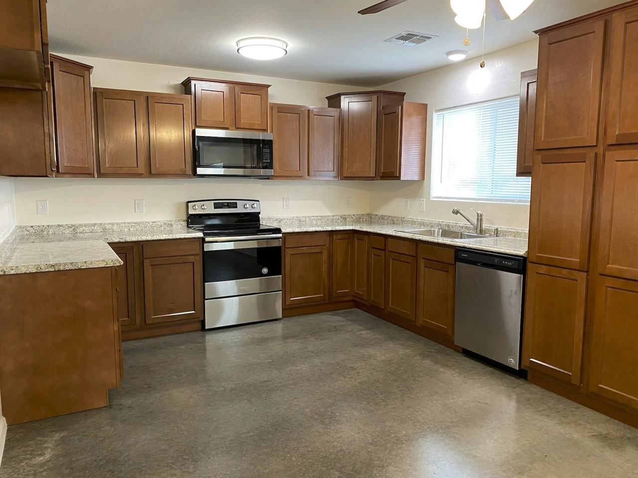 25043 East Chaplain Lane - Photo 3 of 20