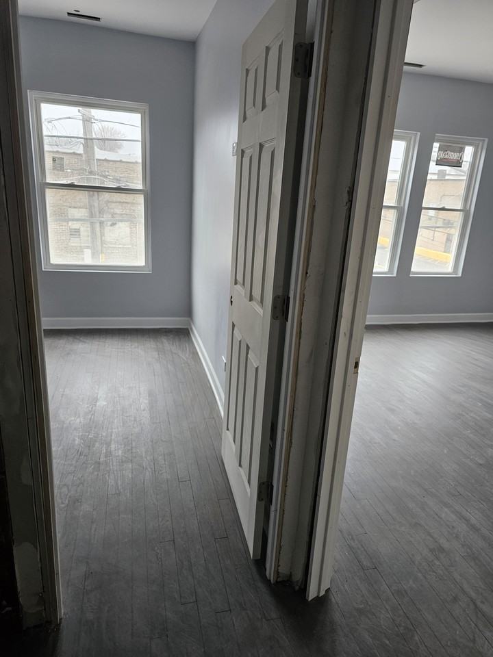 7914 S Harvard Ave #1R - Photo 4 of 10
