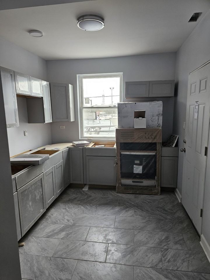 7914 S Harvard Ave #1R - Photo 6 of 10