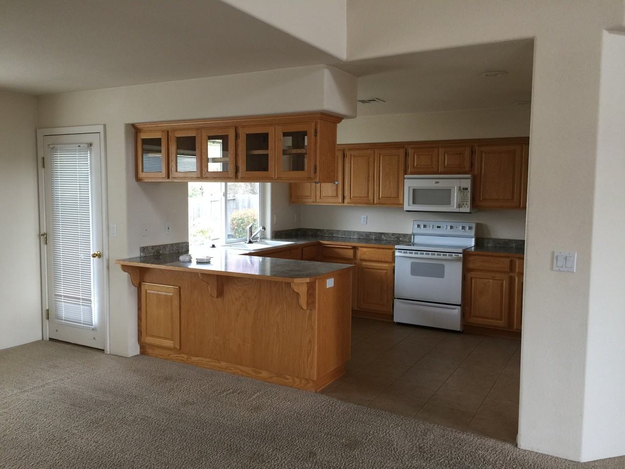 1403 Brittany Ct - Photo 5 of 10