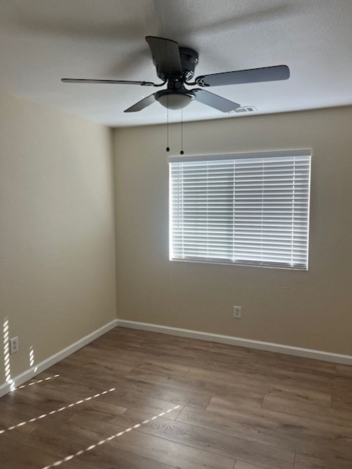 1480 Bentley Dr - Photo 5 of 11