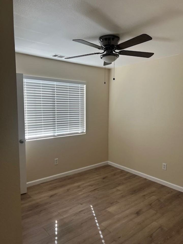 1480 Bentley Dr - Photo 6 of 11