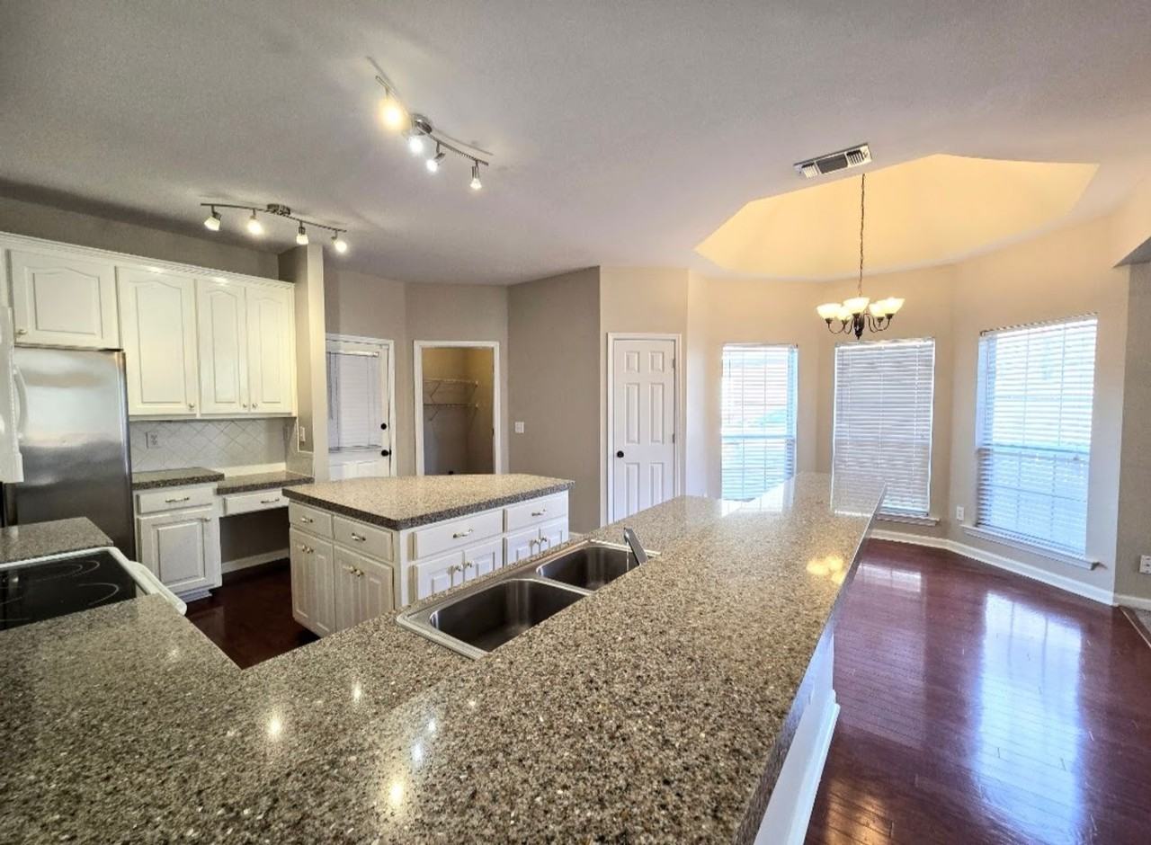 1661 Worthing Rd - Photo 3 of 25