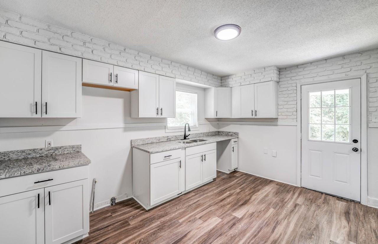 1473 Oberle Ave - Photo 3 of 17