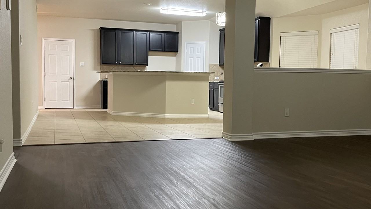 2823 Oak Glen Ct #NA - Photo 5 of 26