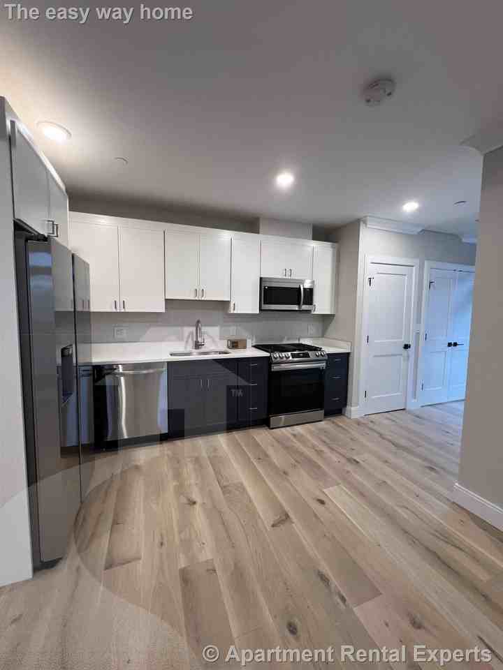 157 Everett St #101 - Photo 2 of 7