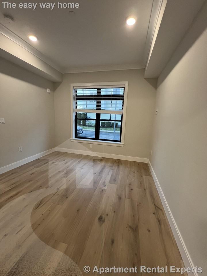 157 Everett St #101 - Photo 4 of 7
