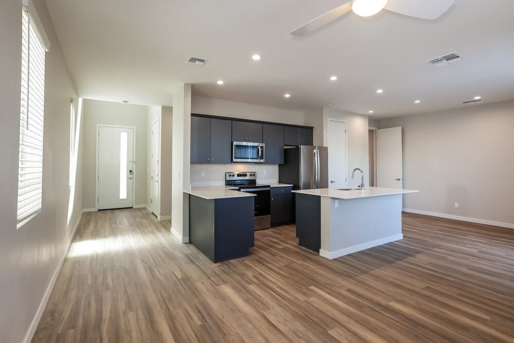 14251 N 7th St #St 2 - Photo 5 of 17