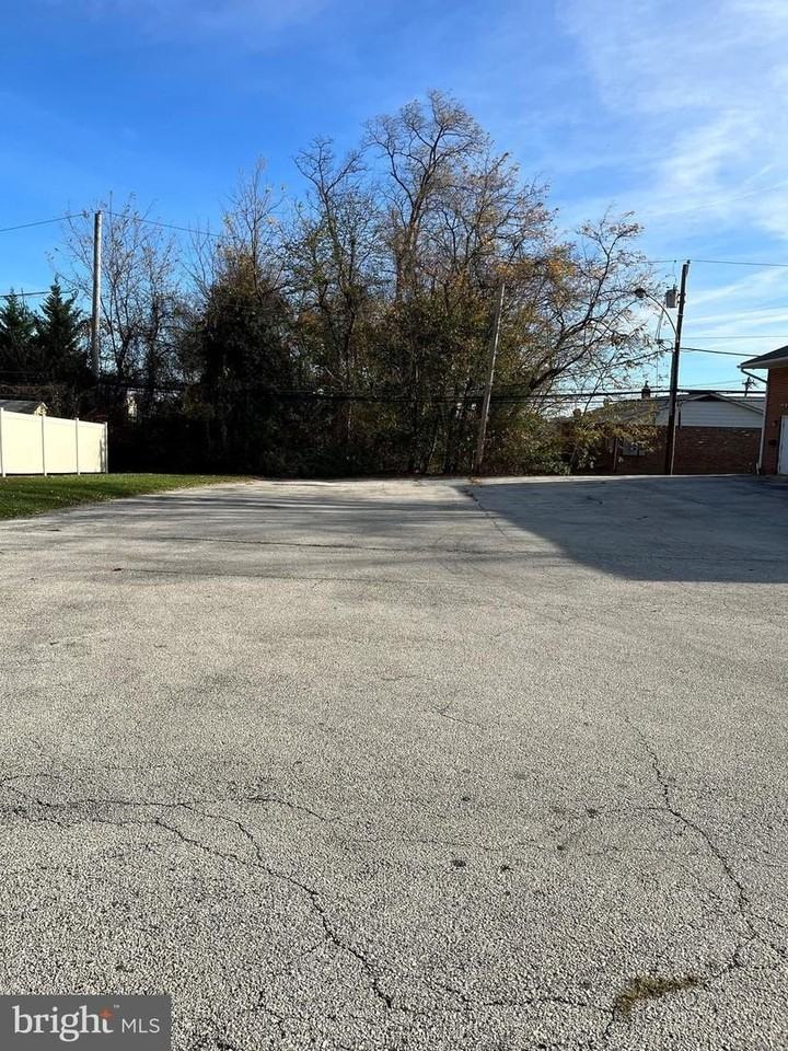 410 Township Line Road - Photo 3 of 9