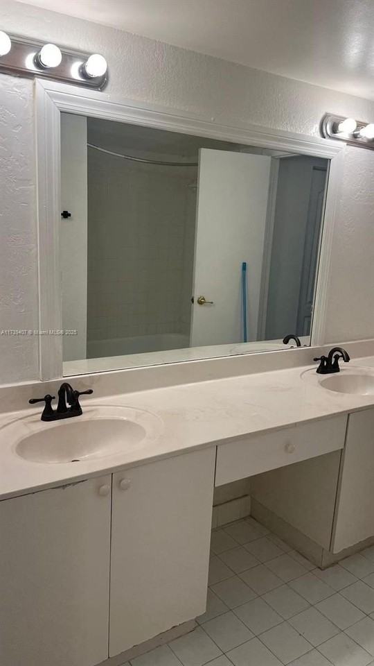 4205 N University Dr #203 - Photo 6 of 9