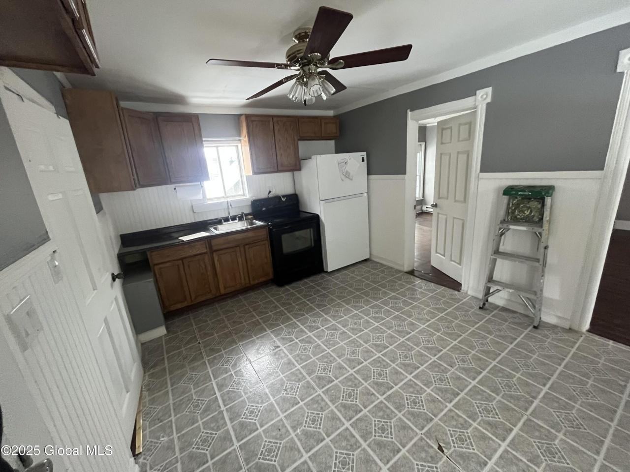 520 N Market St - Photo 2 of 14