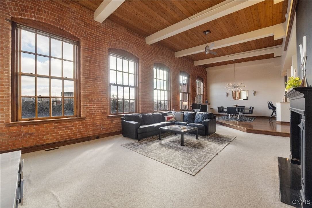 429 N Franklin St - Photo 5 of 39