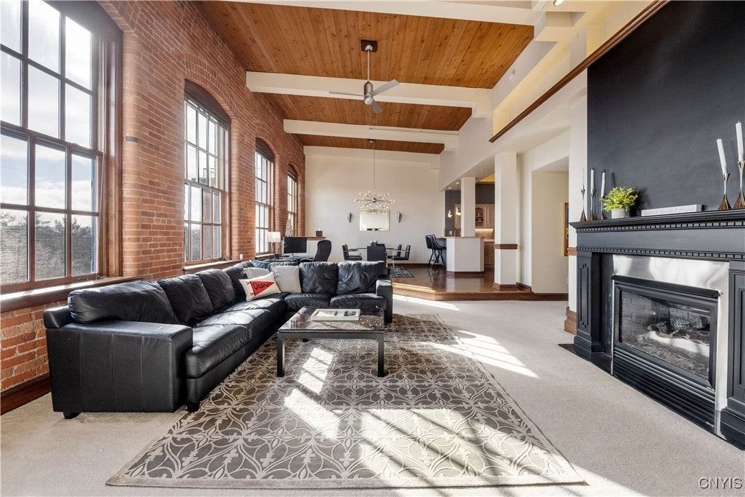 429 N Franklin St - Photo 6 of 39