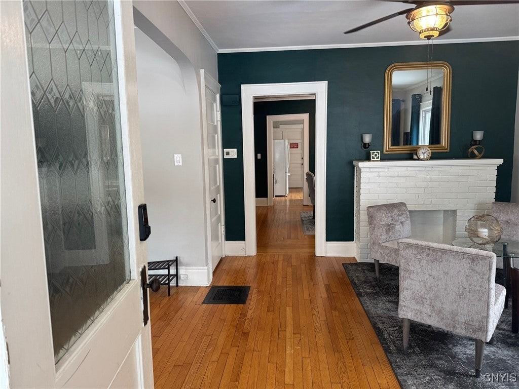 657 Allen St - Photo 3 of 20