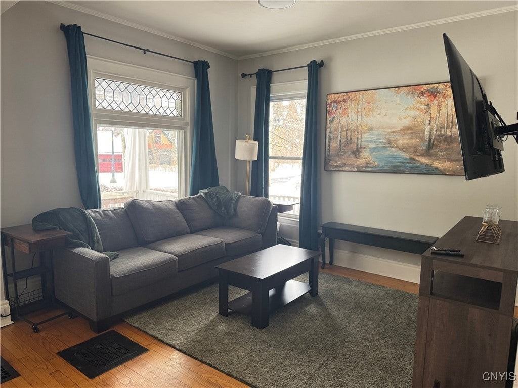 657 Allen St - Photo 5 of 20