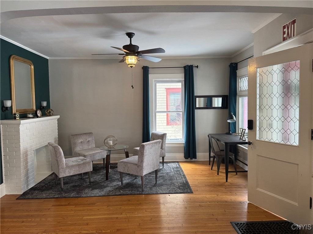 657 Allen St - Photo 6 of 20