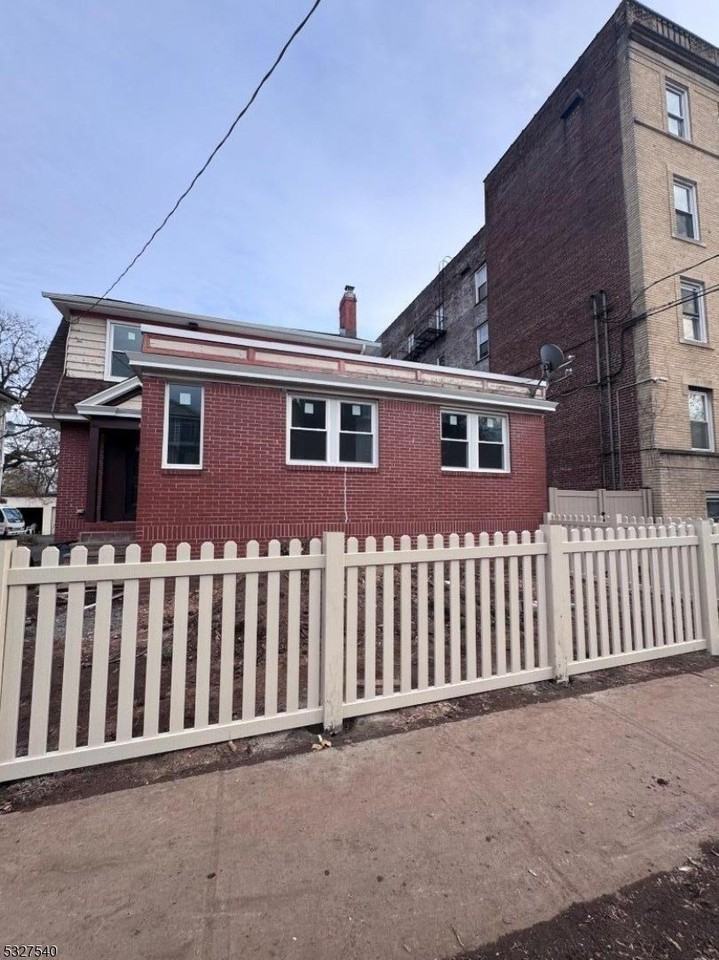 490 Stuyvesant Ave 1F 1F - Photo 4 of 4