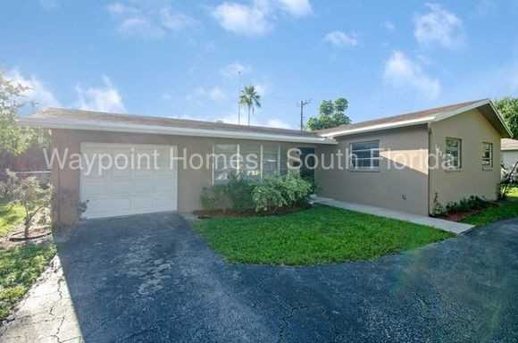 142 SW 52nd Ave - Photo 2 of 28