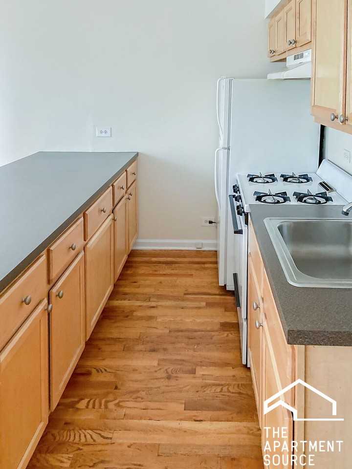 2525 N Lincoln Ave #D2 - Photo 2 of 15