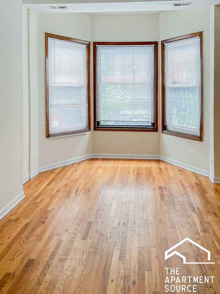 2525 N Lincoln Ave #D2 - Photo 4 of 15