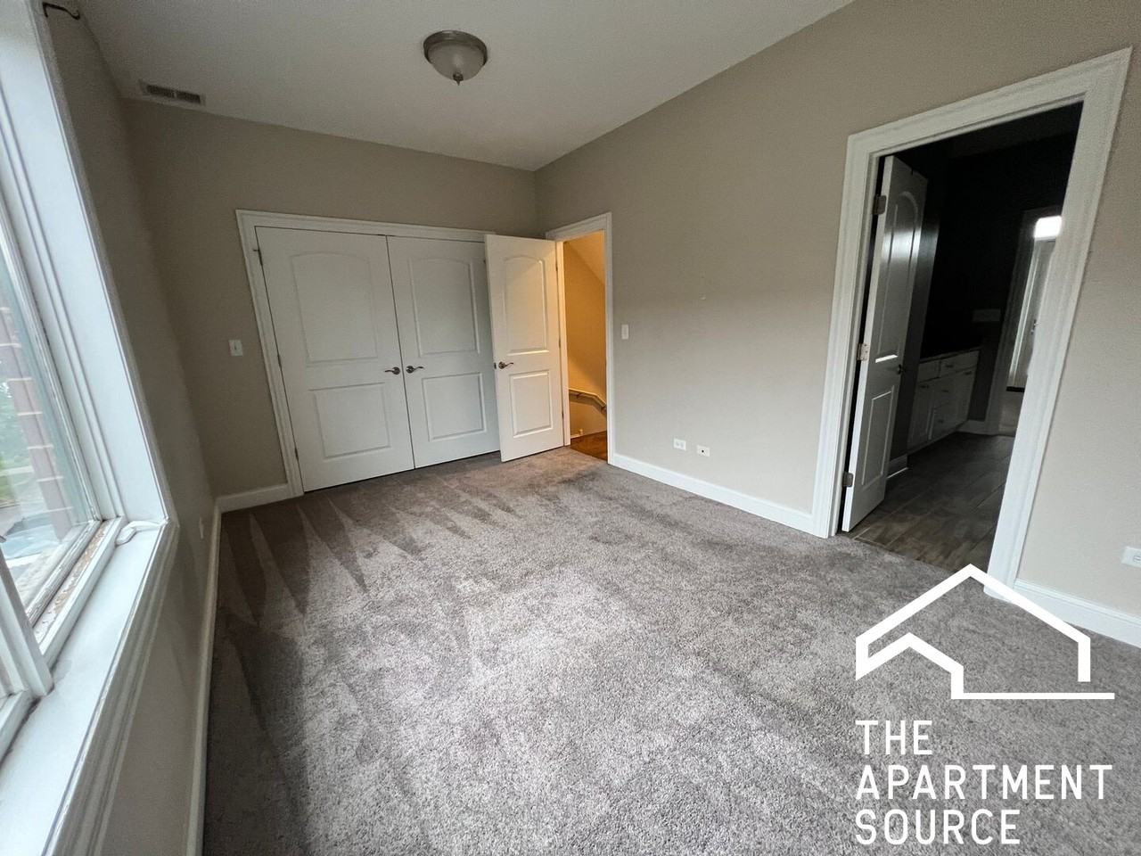 7016 W Medill Ave #TH - Photo 4 of 10