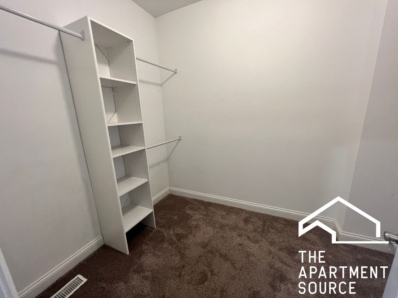7016 W Medill Ave #TH - Photo 7 of 10