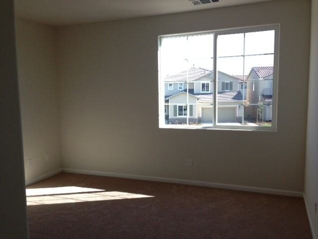 494 Shannon Way - Photo 5 of 15