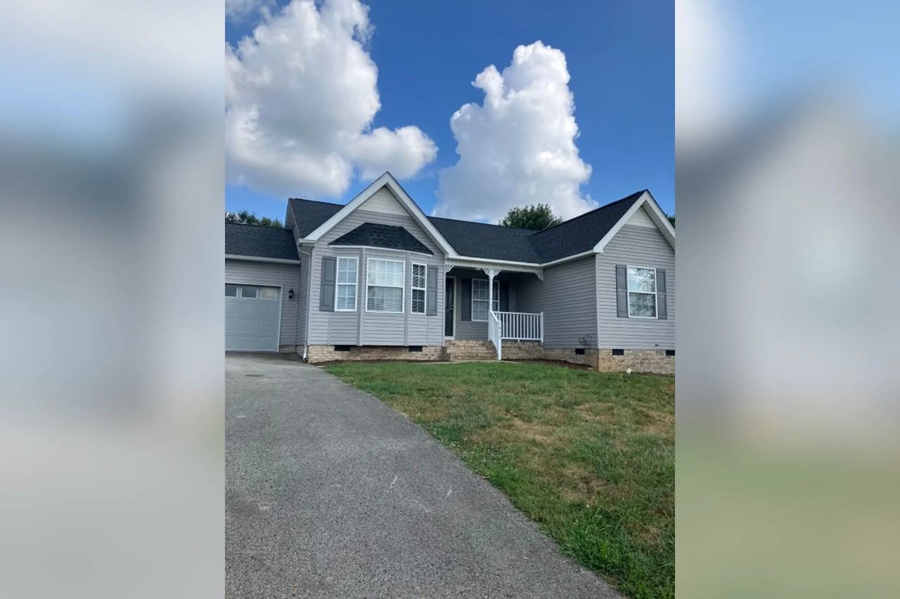 1013 Creekview Dr - Photo 2 of 12