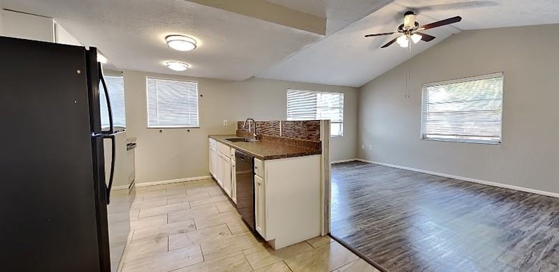 7431 San Moritz Dr - Photo 4 of 23