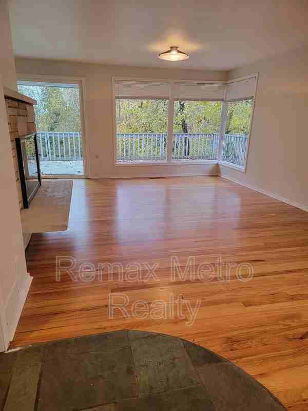 11243 Ne 94th St - Photo 3 of 28