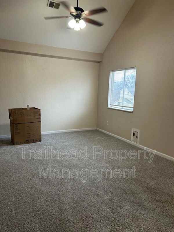 3712 E 9th St - Photo 3 of 20