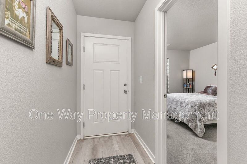 618 Overland Trl - Photo 3 of 18