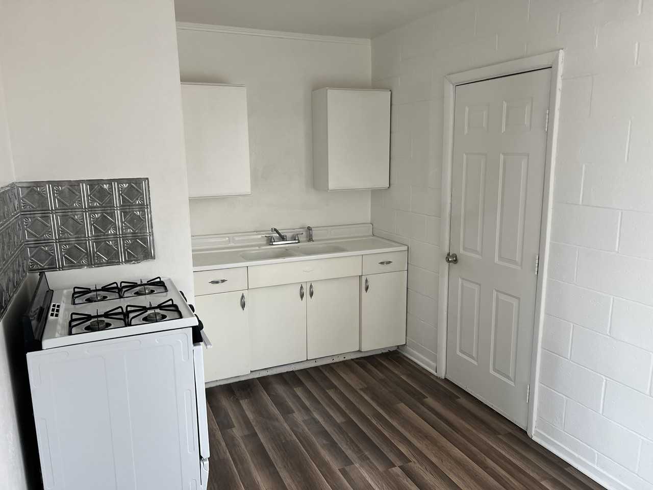1027 Truman St Se - Photo 6 of 43