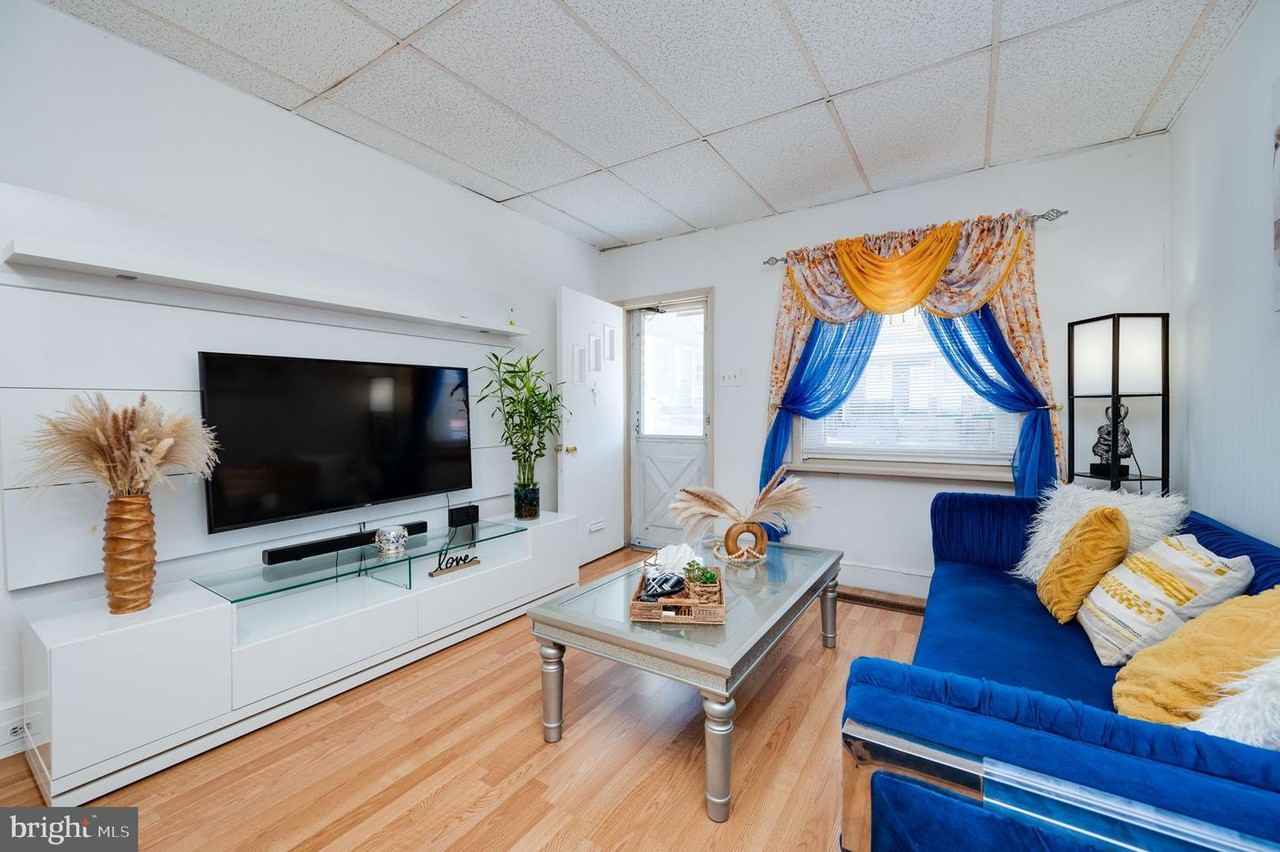 1235 Greenwich St - Photo 2 of 25
