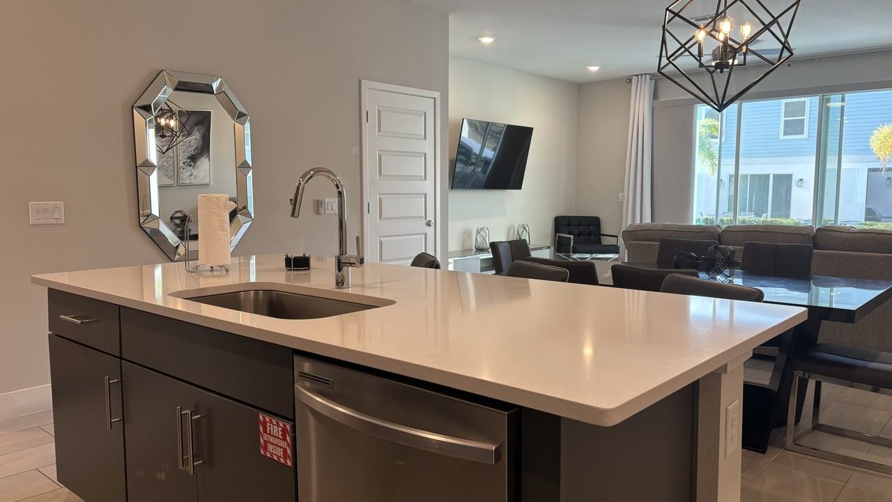 7917 Draw St - Photo 3 of 39