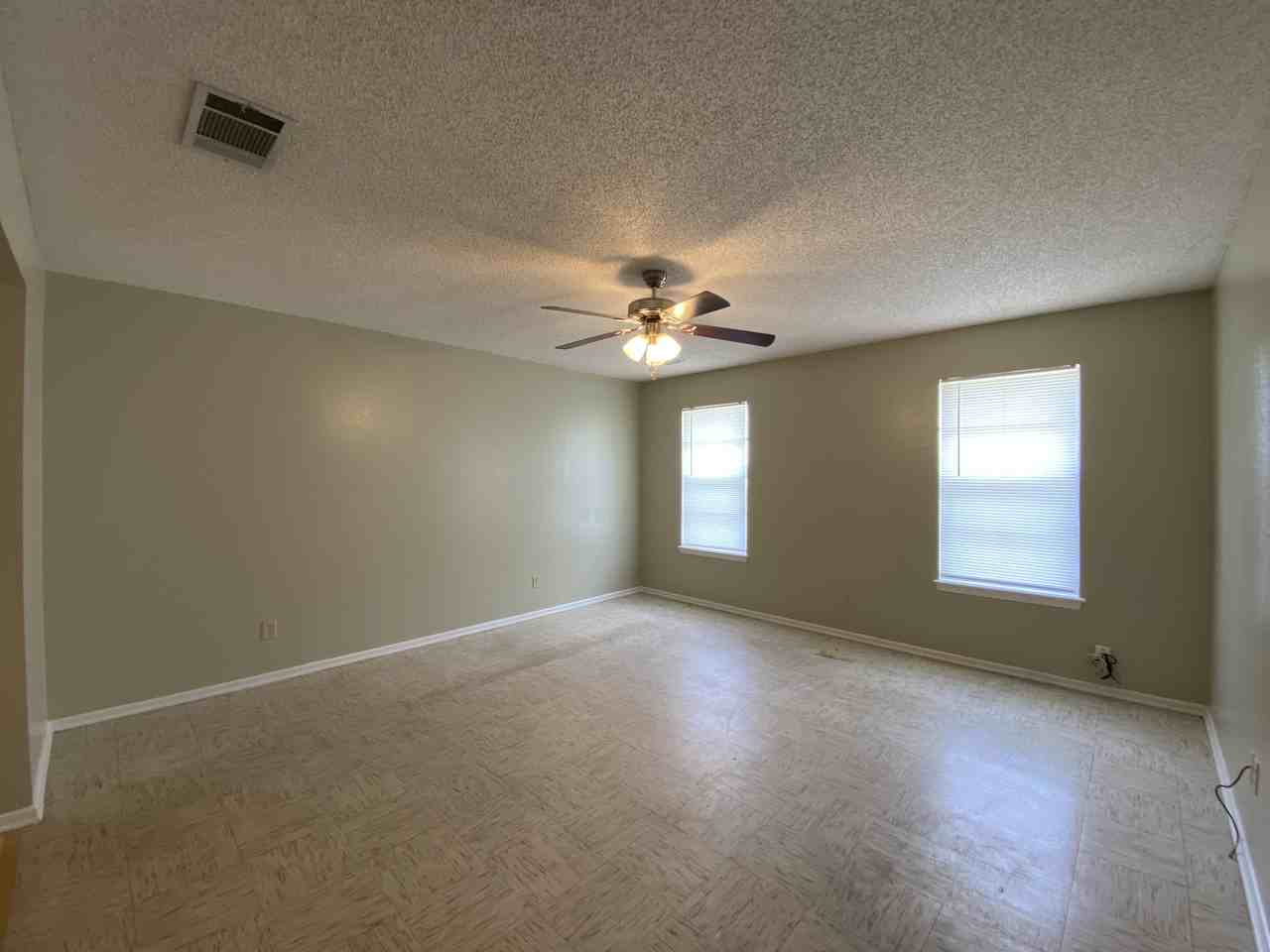 942 Wilshire St #B - Photo 2 of 11