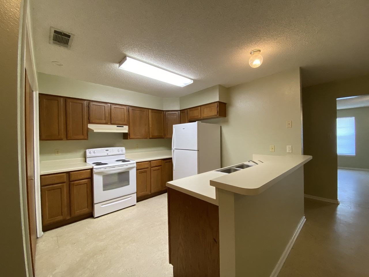 942 Wilshire St #B - Photo 4 of 11