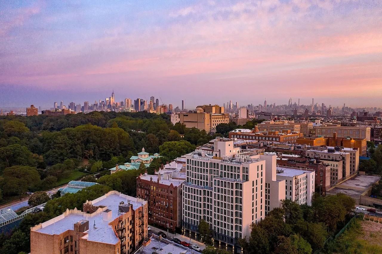 111 Montgomery St - Photo 2 of 11