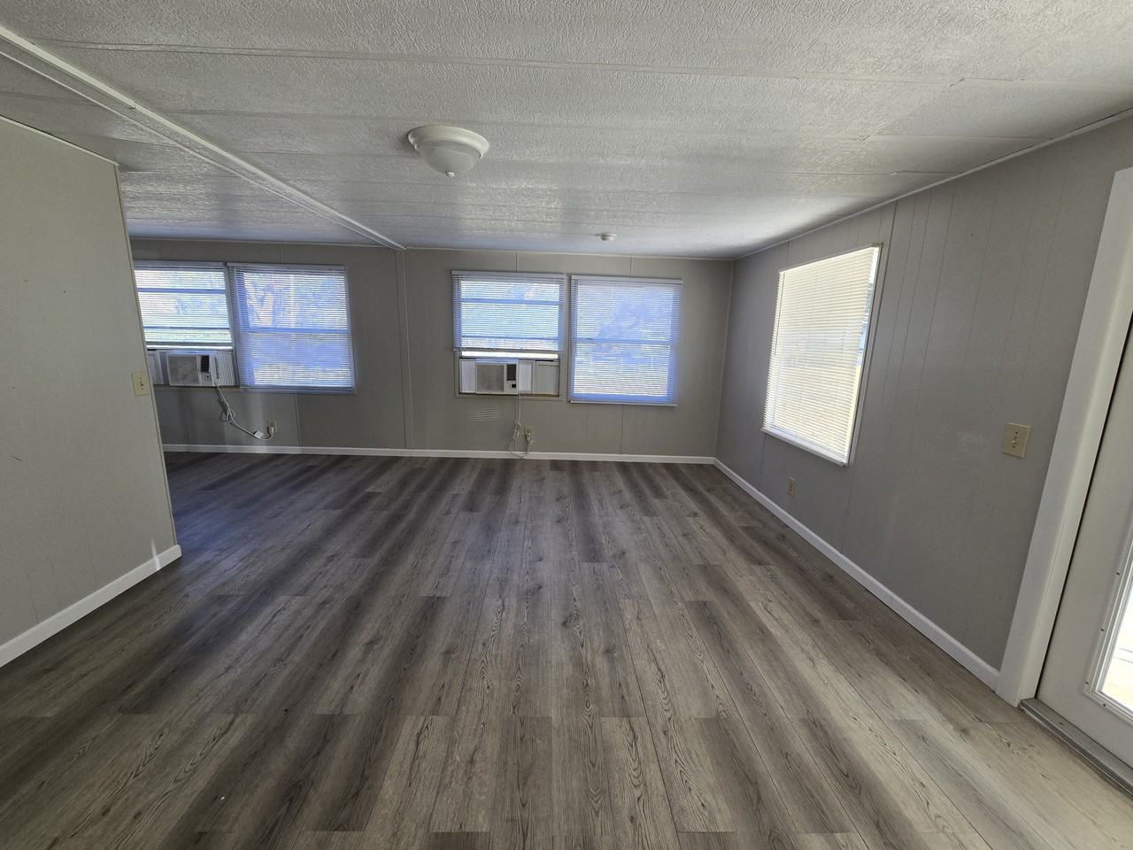 908 Cardinal Ln - Photo 2 of 19