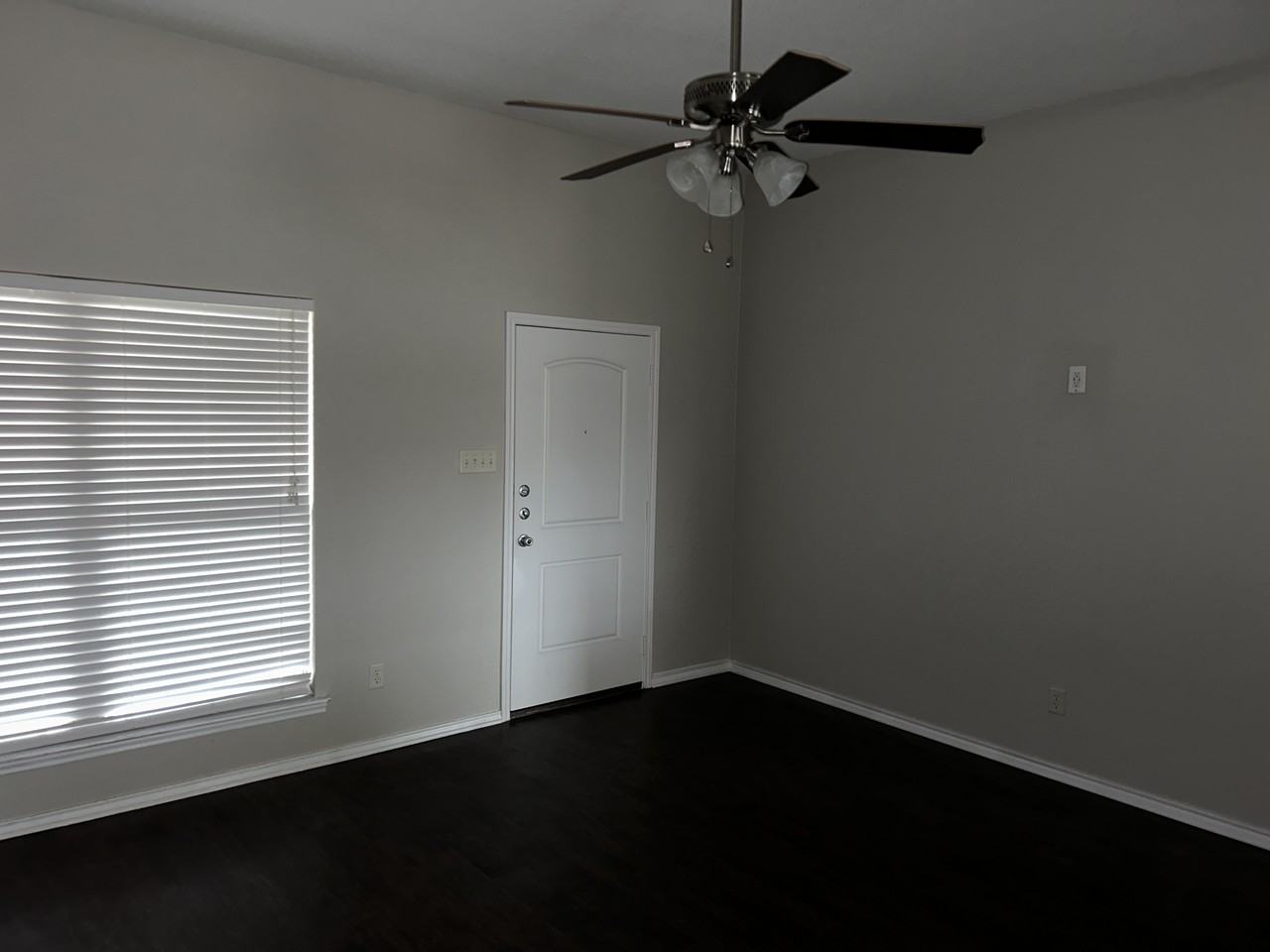 1303 Melody Cir - Photo 3 of 10
