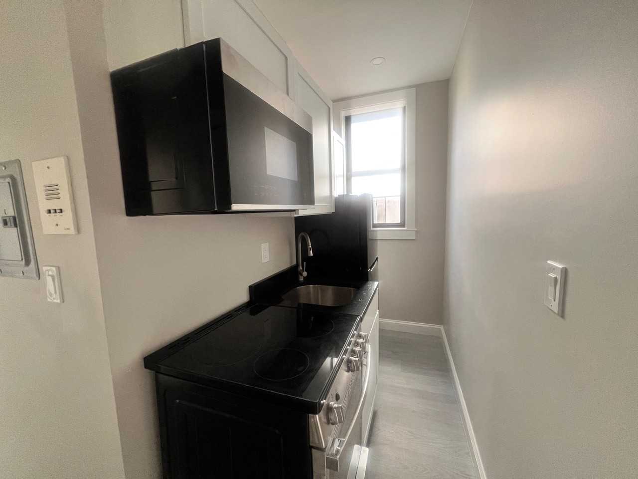 Burbank St #17 - Photo 5 of 10