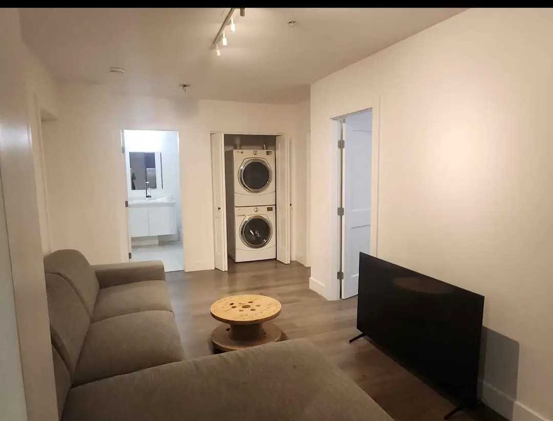 3212 Jervis Street - Photo 3 of 10